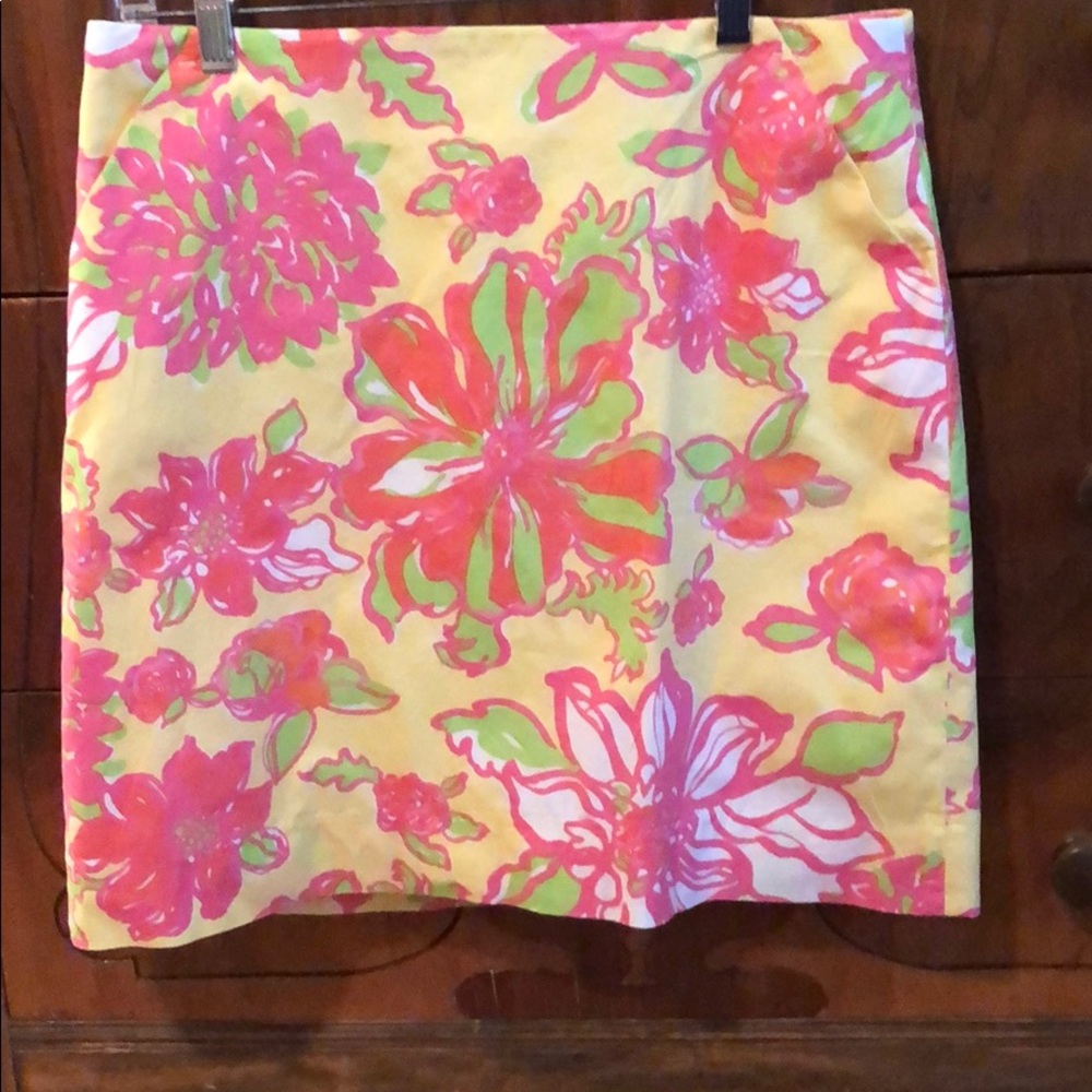 Lilly Pulitzer skirt size 6.